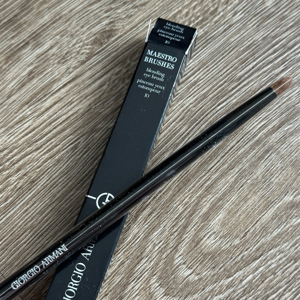 ARMANI beauty Maestro Blending Eye Brush | NUMBER 10 | BRAND NEW IN BOX